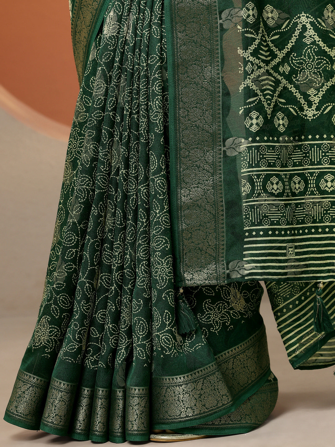  Green Printed Silk Blend Saree With Unstitched Blouse Piece 