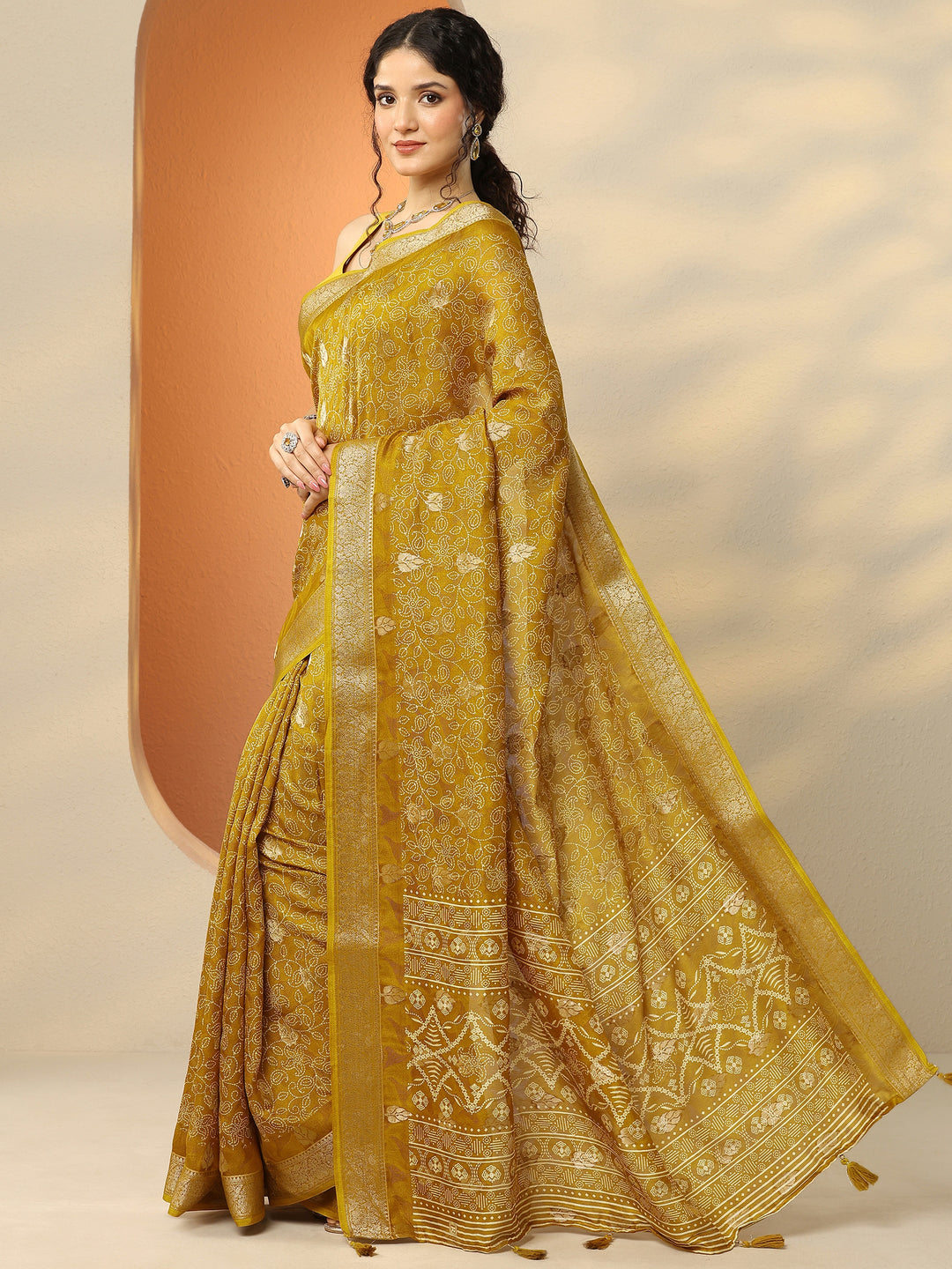  Mustard Printed Silk Blend Saree With Unstitched Blouse Piece 