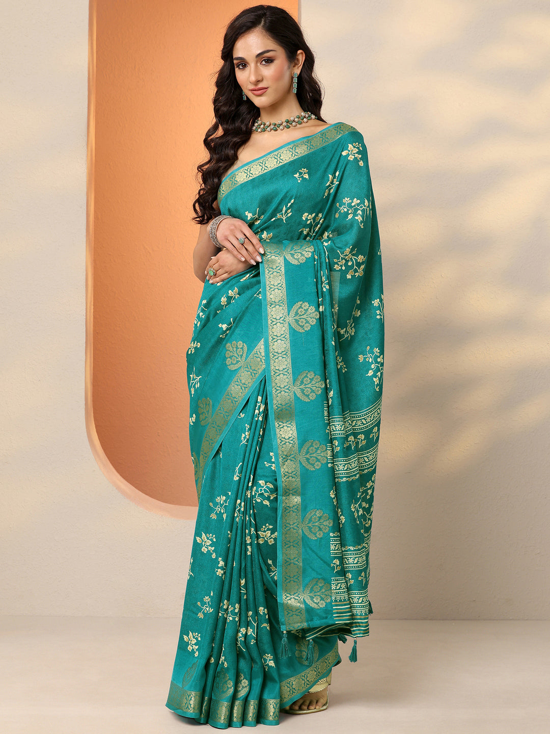  Green Printed Silk Blend Saree With Unstitched Blouse Piece 