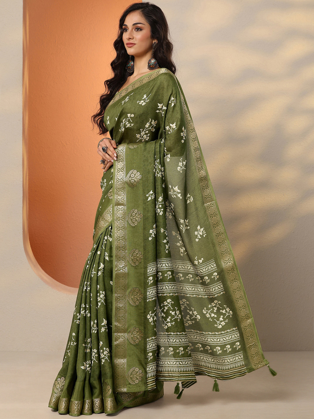  Green Printed Silk Blend Saree With Unstitched Blouse Piece 