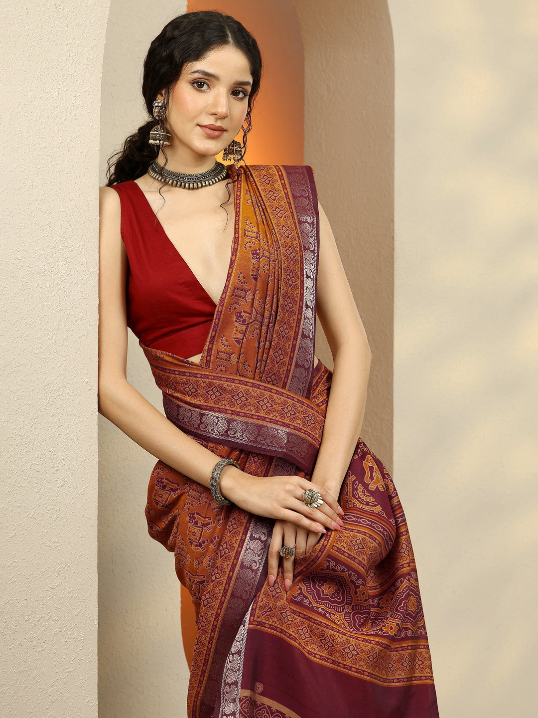 Mustard Printed Silk Blend Saree With Unstitched Blouse Piece