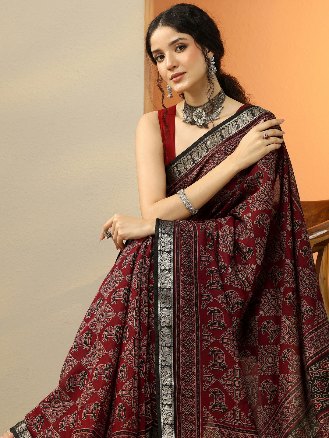 Red Printed Silk Blend Saree With Unstitched Blouse Piece