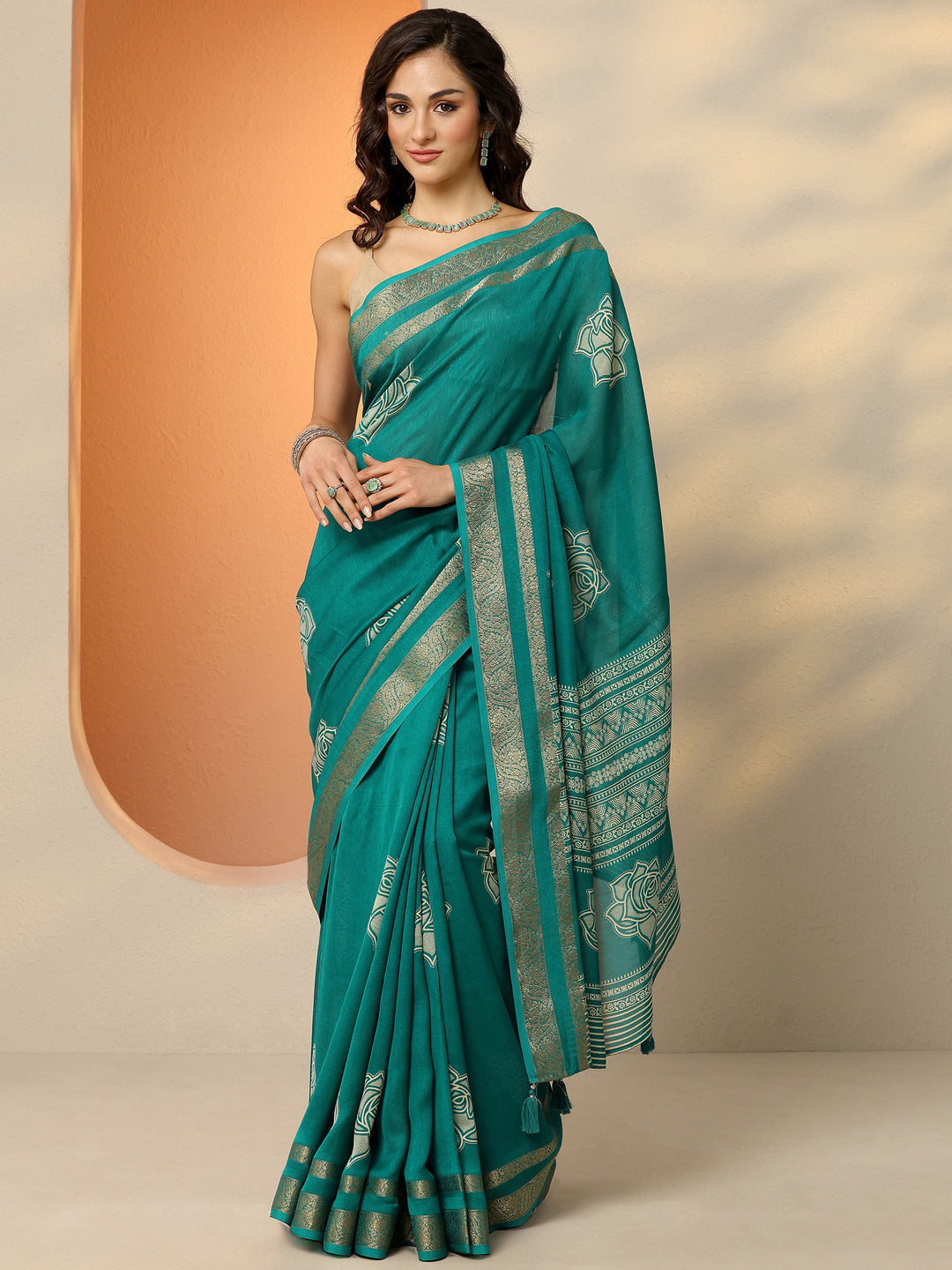  Green Printed Silk Blend Saree With Unstitched Blouse Piece 