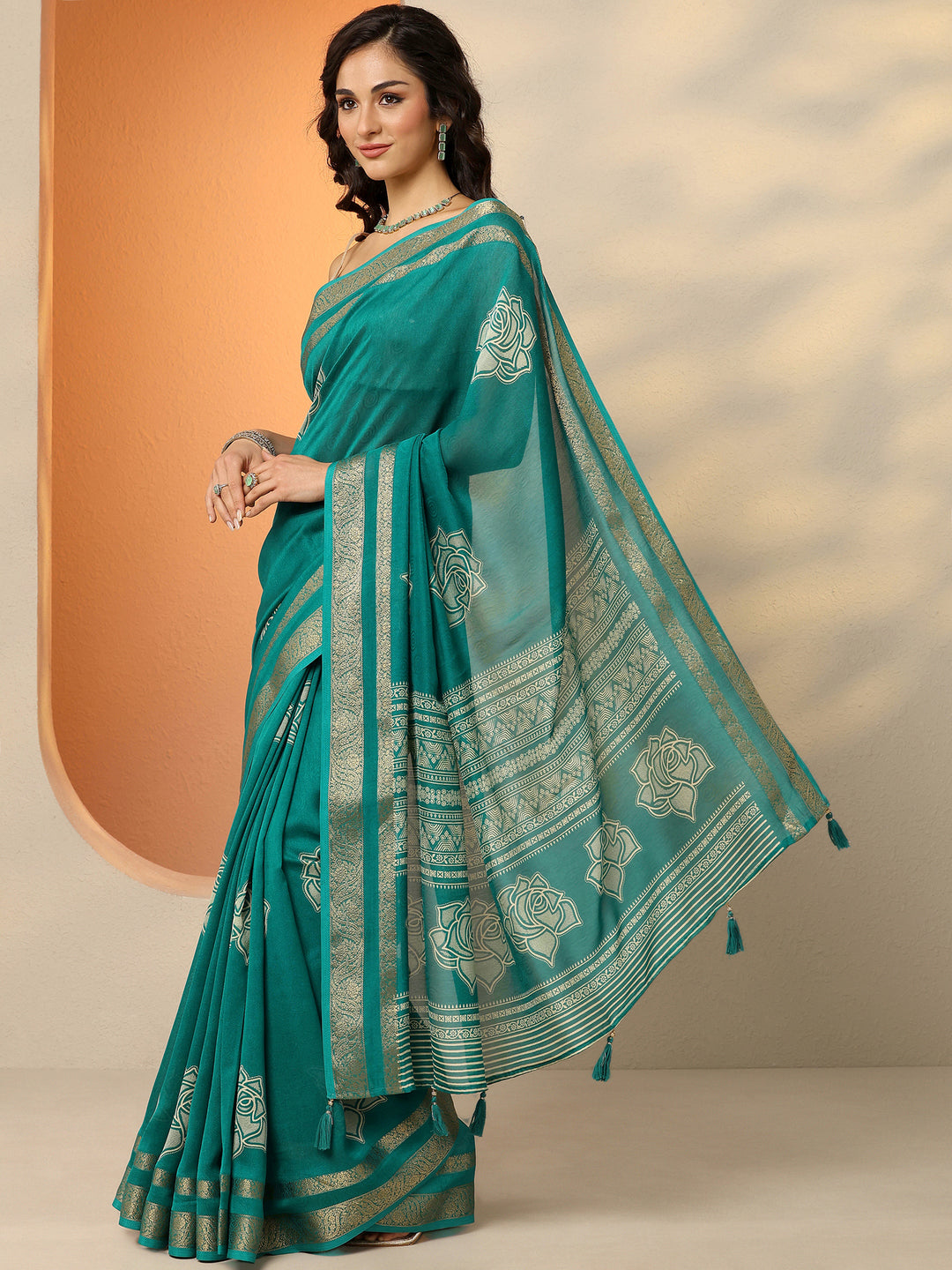  Green Printed Silk Blend Saree With Unstitched Blouse Piece 
