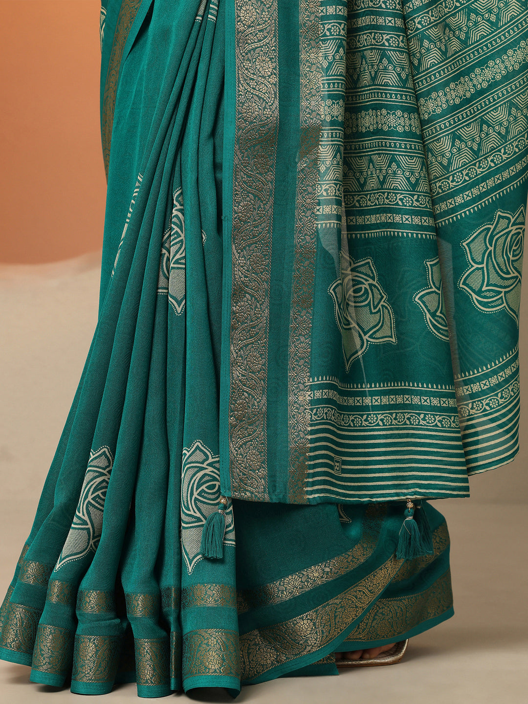  Green Printed Silk Blend Saree With Unstitched Blouse Piece 