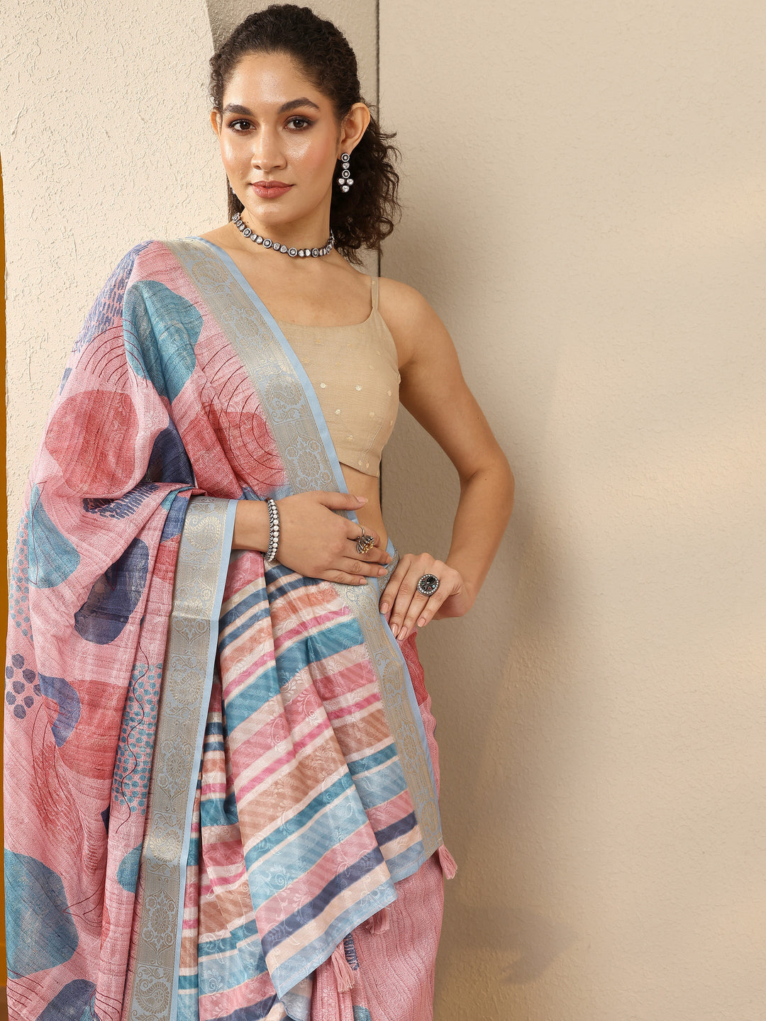 Pink Geometric Printed Silk Blend Saree With Unstitched Blouse Piece