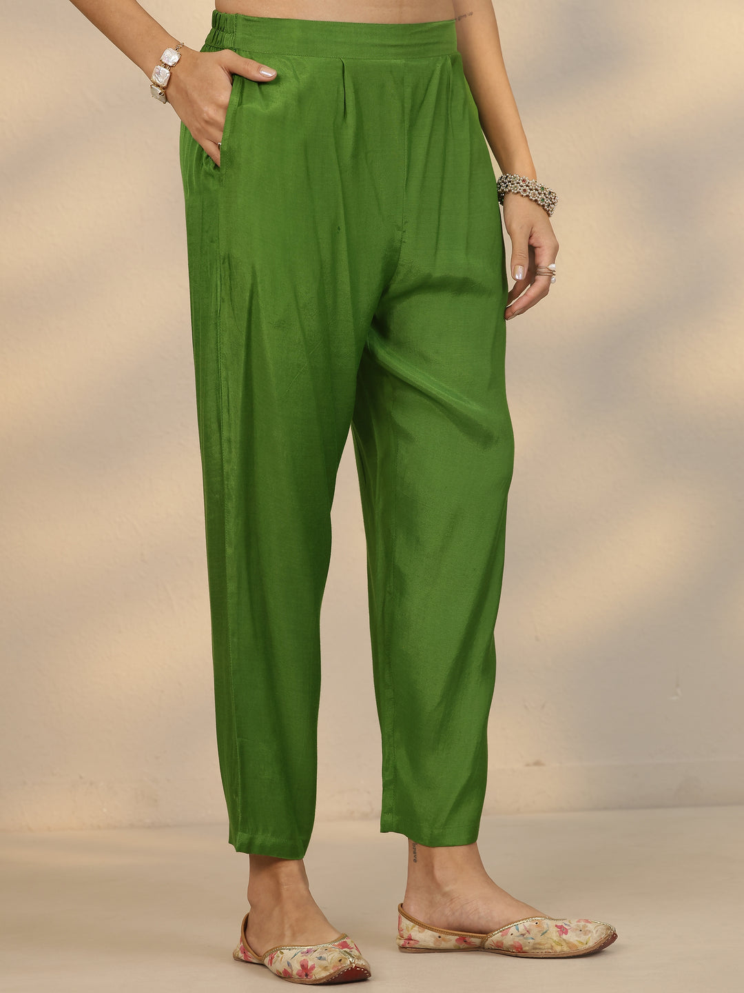  Green Printed Silk Blend Straight Suit Set With Dupatta 