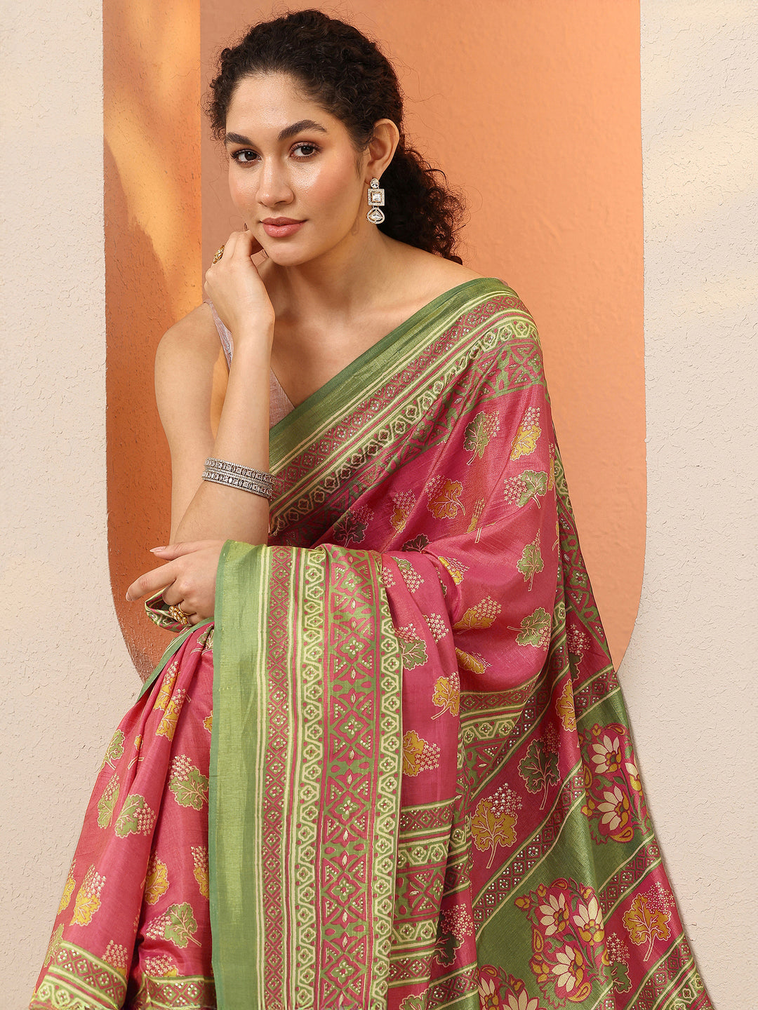 Pink Printed Silk Blend Saree With Unstitched Blouse Piece