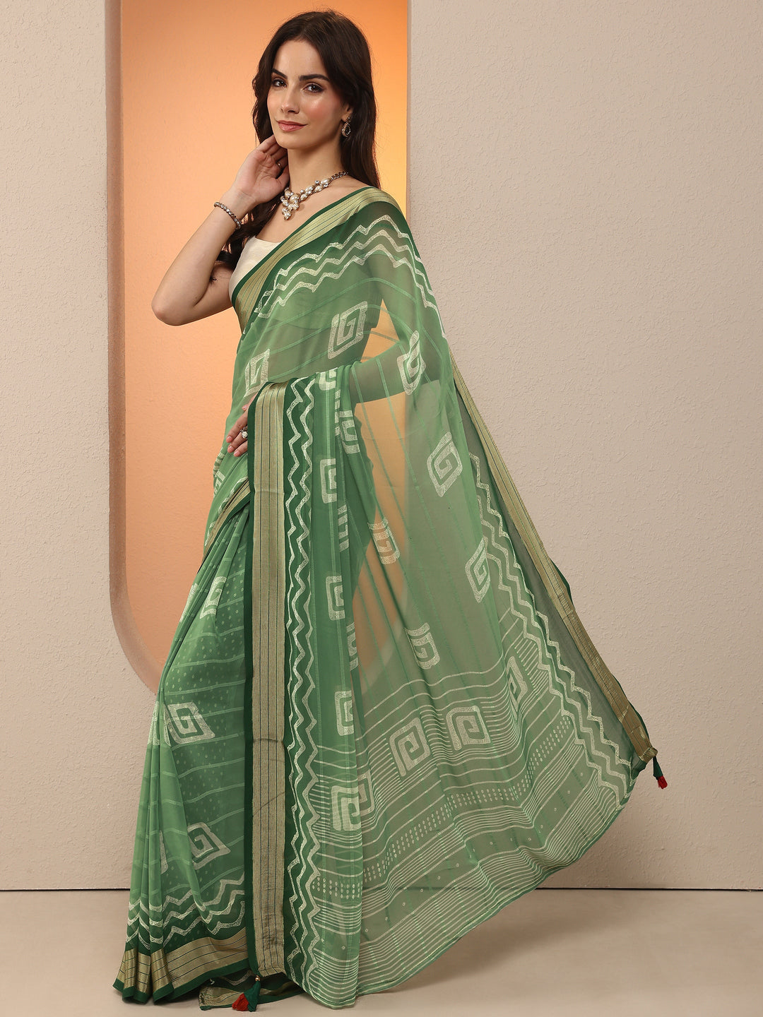  Green Printed Georgette Saree With Unstitched Blouse Piece 