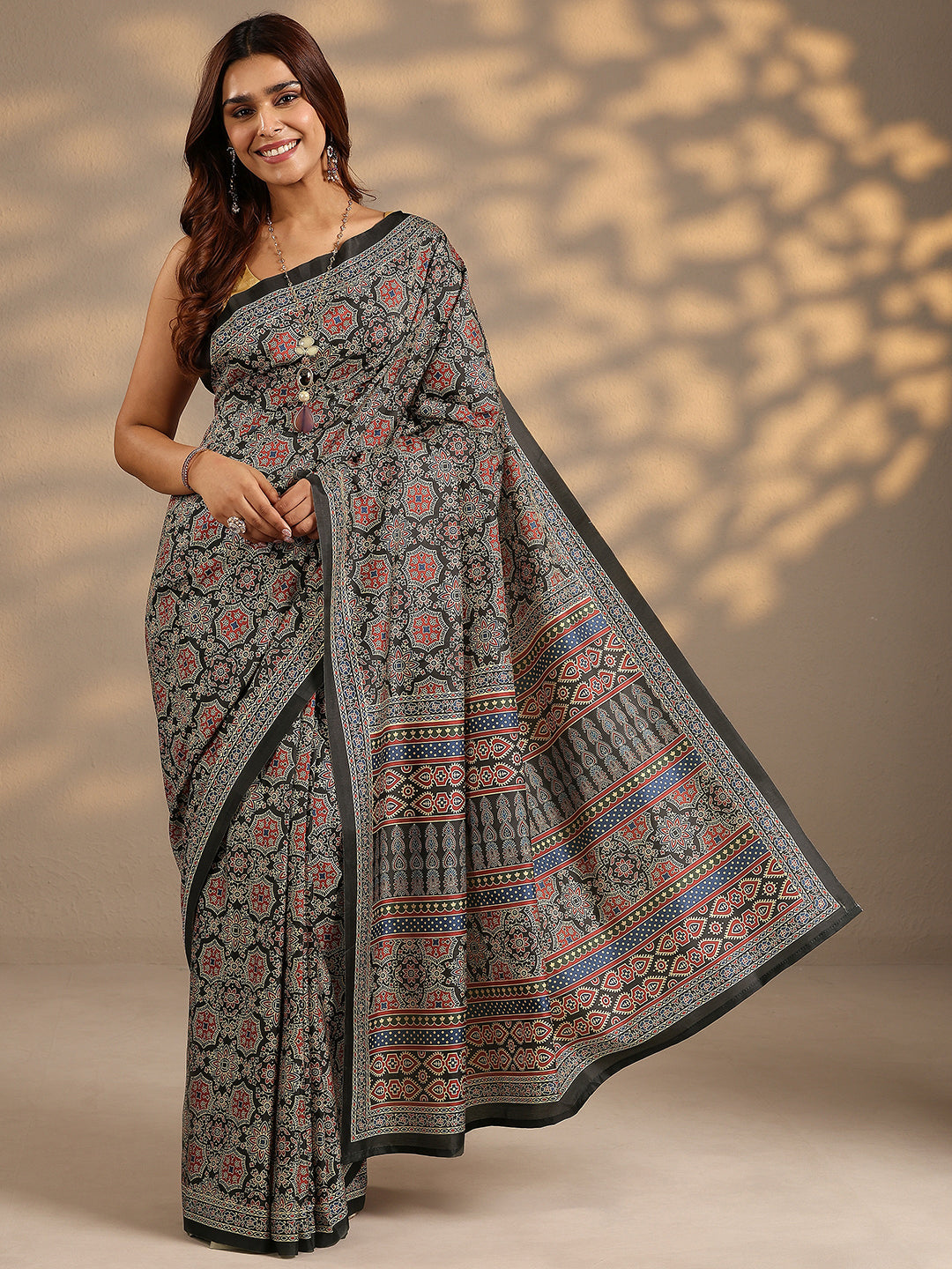  Charcoal Printed Silk Blend Saree With Unstitched Blouse Piece 
