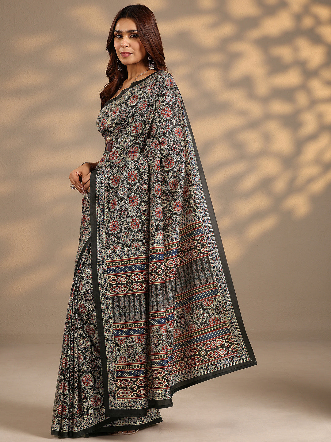  Charcoal Printed Silk Blend Saree With Unstitched Blouse Piece 