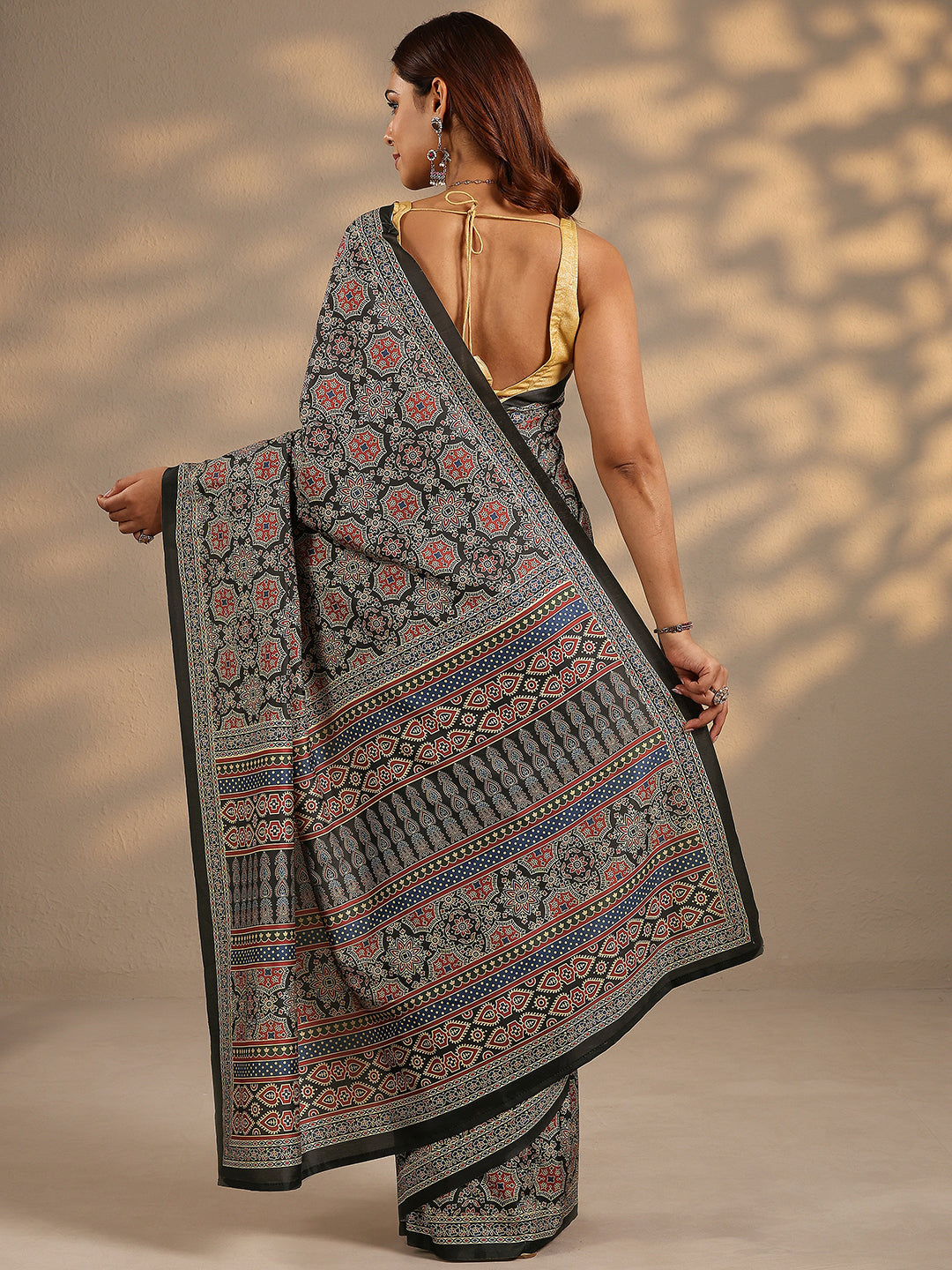  Charcoal Printed Silk Blend Saree With Unstitched Blouse Piece 
