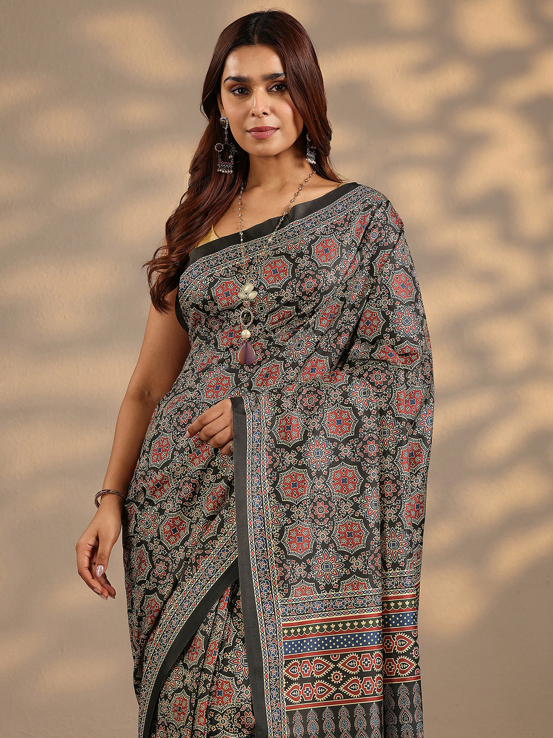  Charcoal Printed Silk Blend Saree With Unstitched Blouse Piece 