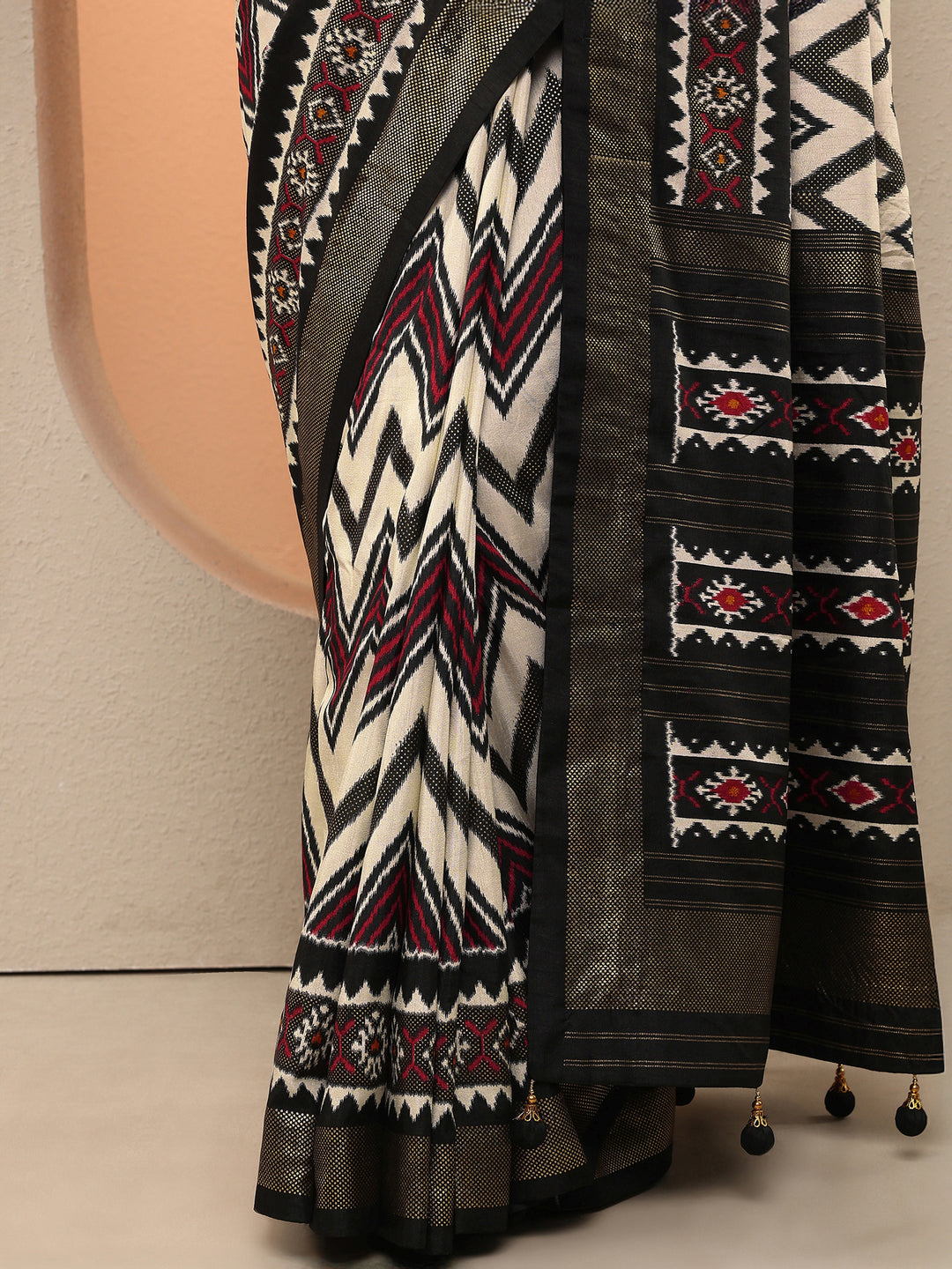  Black Chevron Printed Silk Blend Saree With Unstitched Blouse Piece 