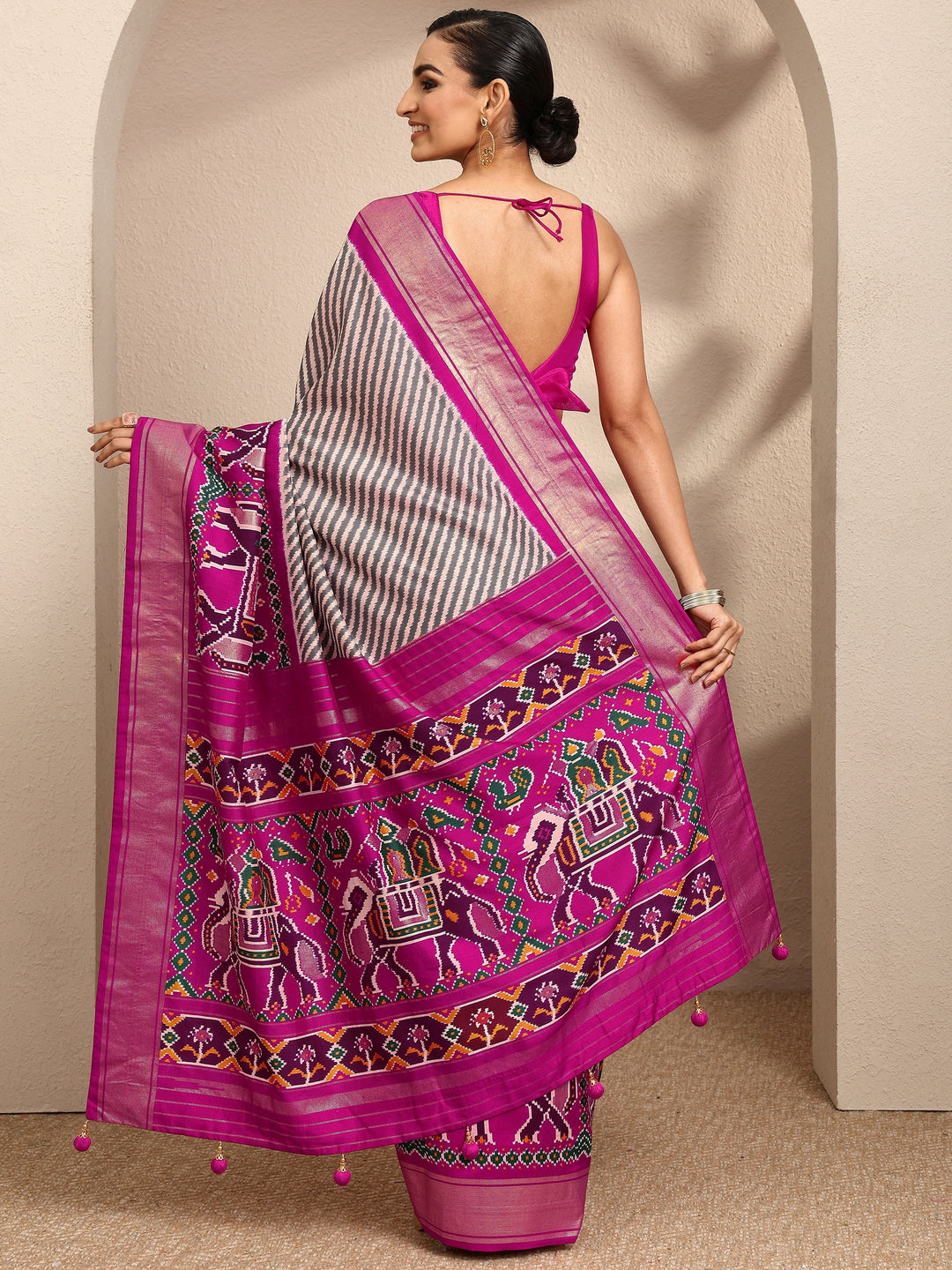  Grey Leheriya Printed Silk Blend Saree With Unstitched Blouse Piece 