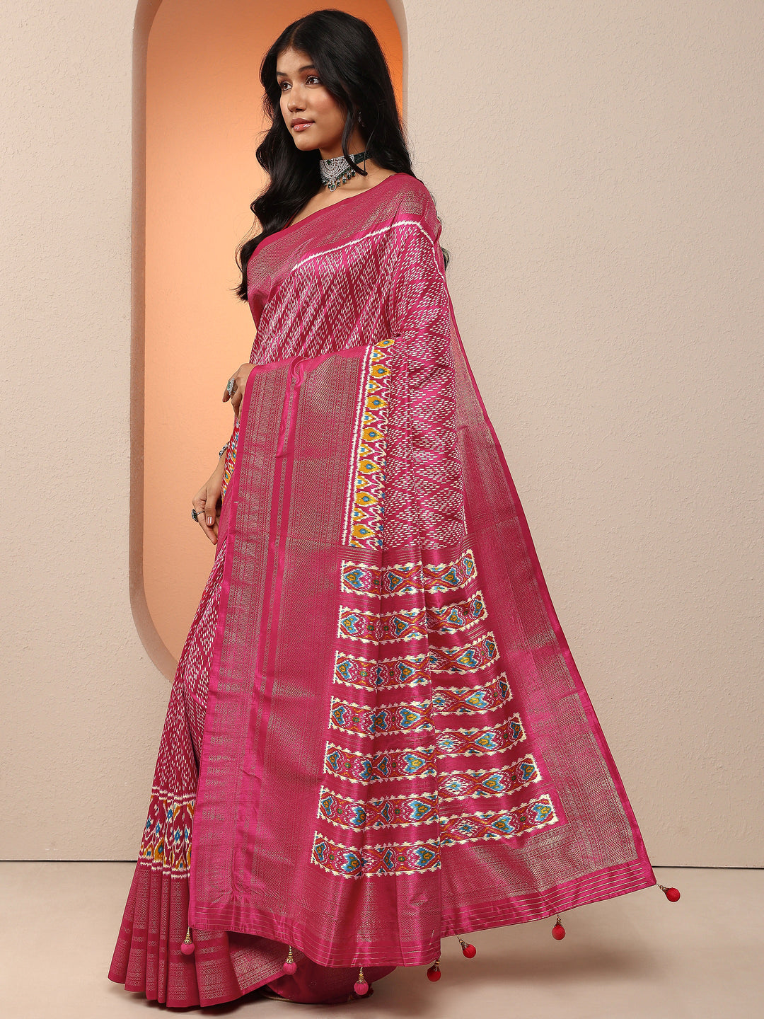  Pink Geometric Printed Silk Blend Saree With Unstitched Blouse Piece 