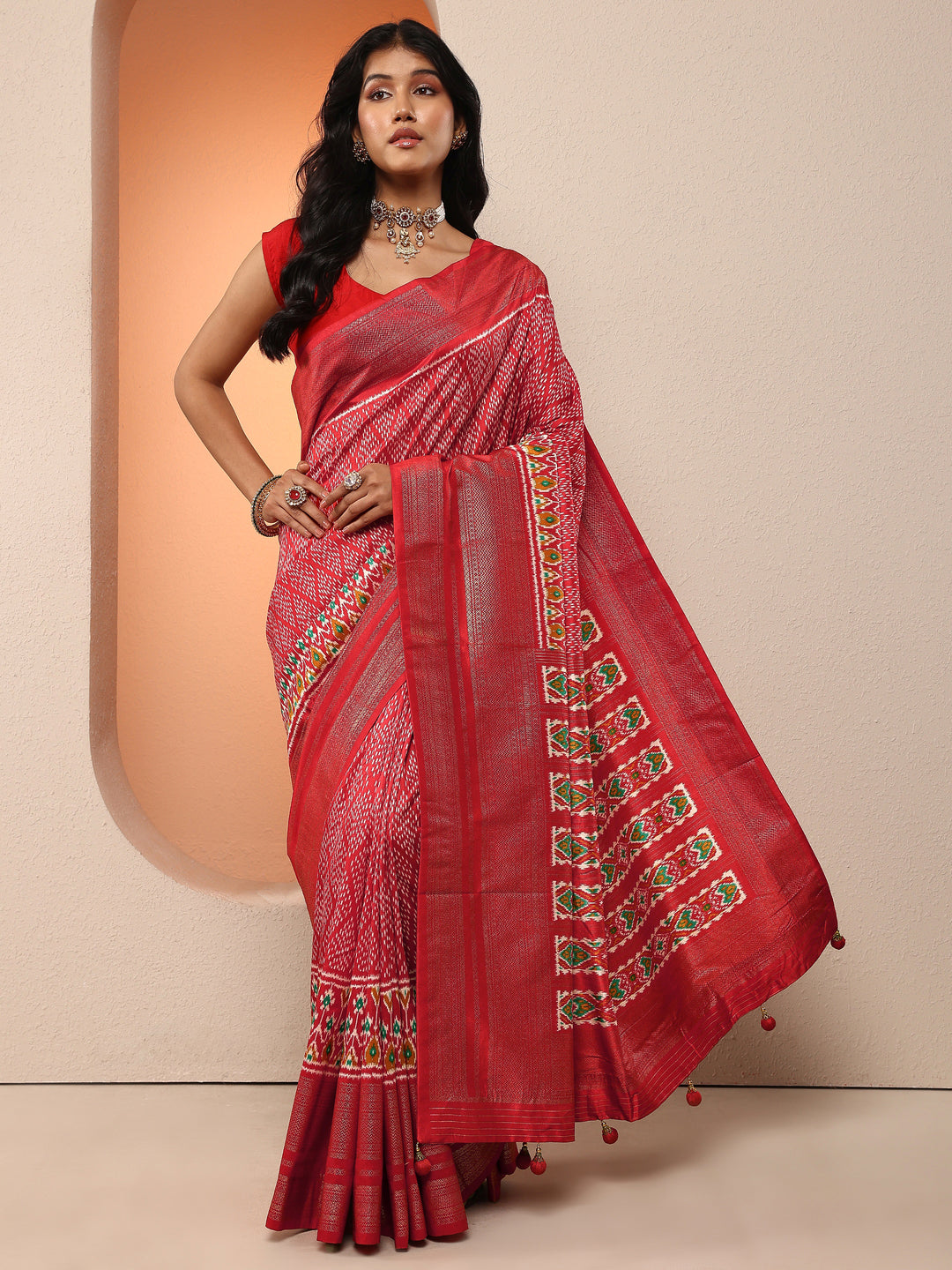  Red Geometric Printed Silk Blend Saree With Unstitched Blouse Piece 
