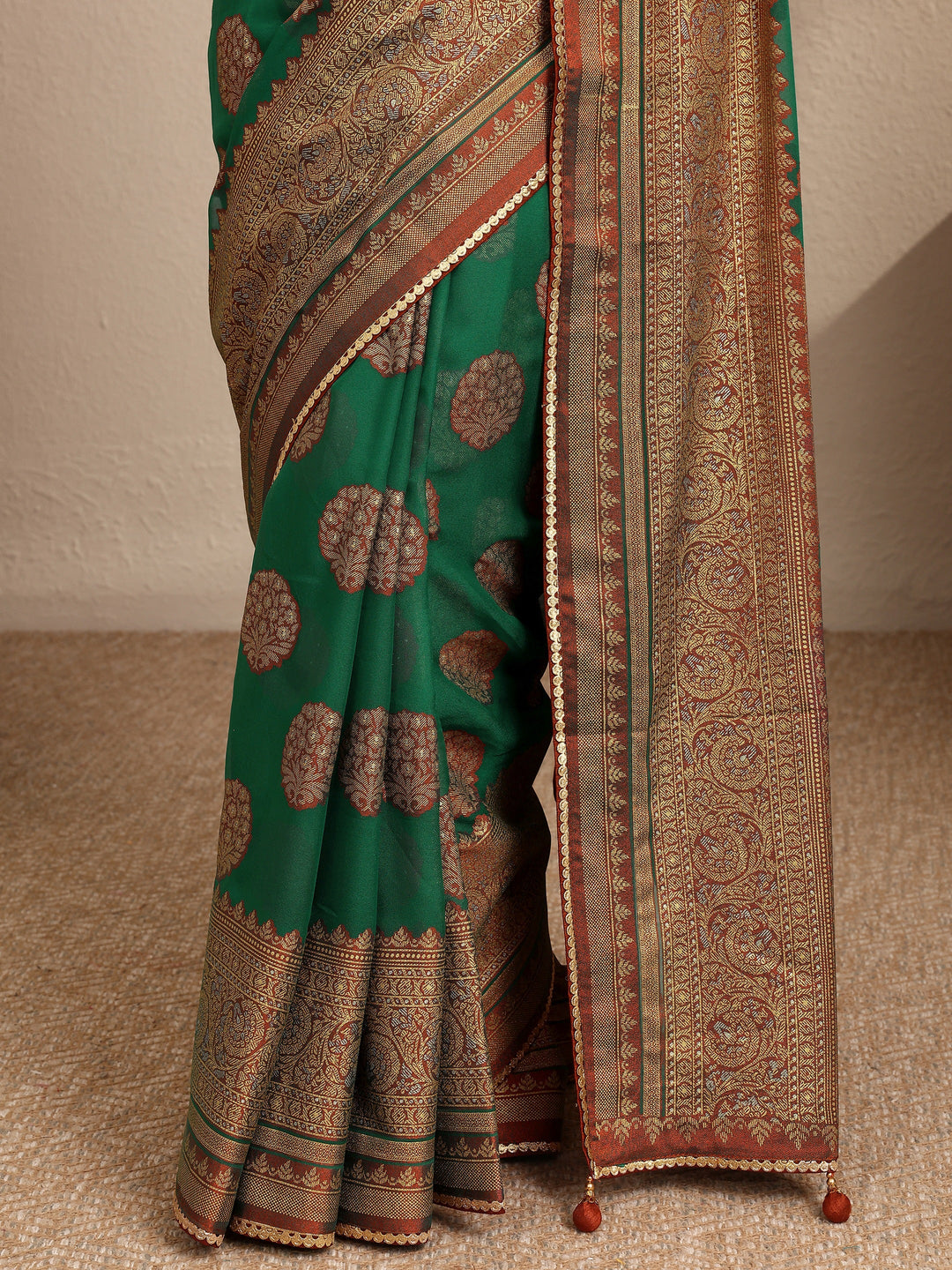  Green Printed Georgette Saree With Unstitched Blouse Piece 