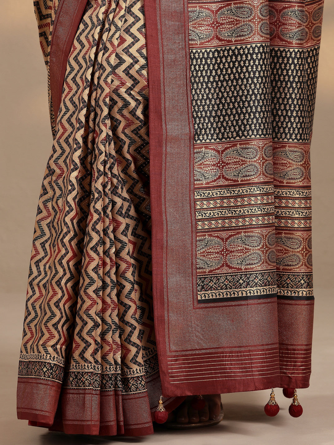  Beige Chevron Printed Silk Blend Saree With Unstitched Blouse Piece 
