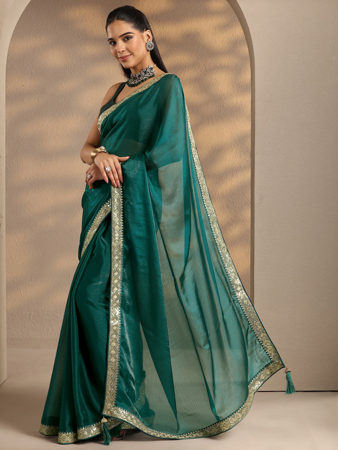  Green Solid Silk Blend Saree With Unstitched Blouse Piece 