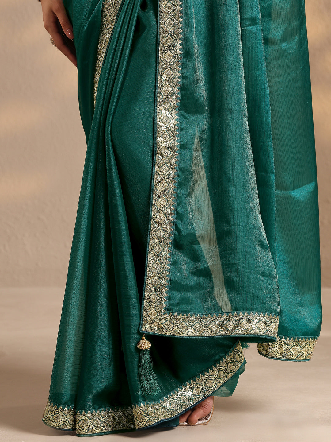  Green Solid Silk Blend Saree With Unstitched Blouse Piece 