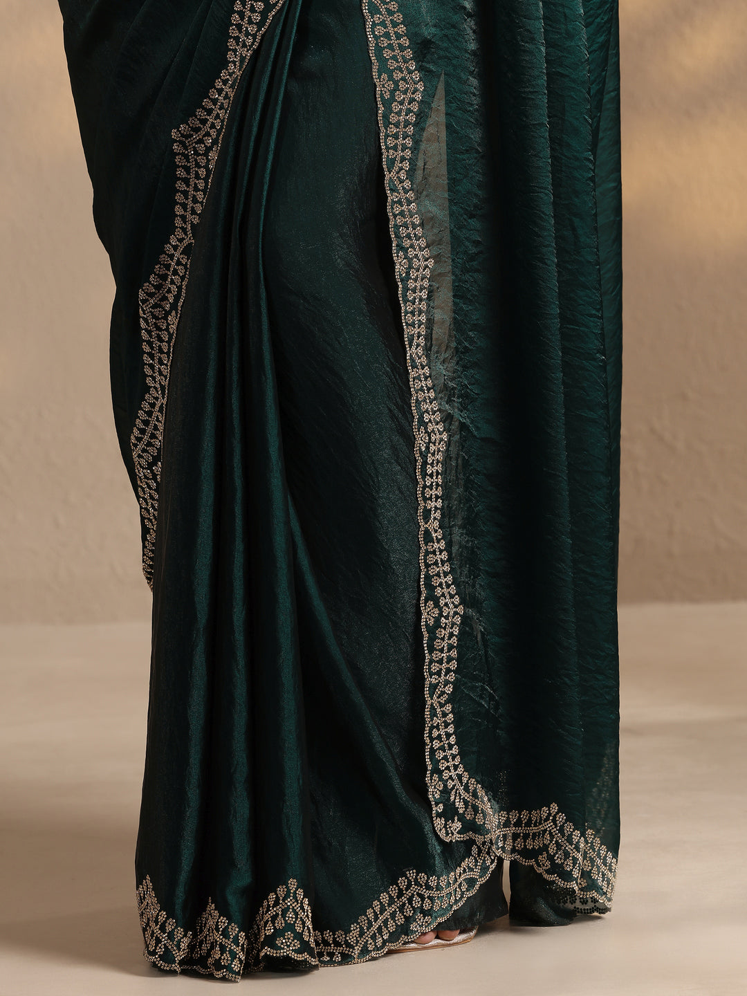  Green Solid Silk Blend Saree With Unstitched Blouse Piece 