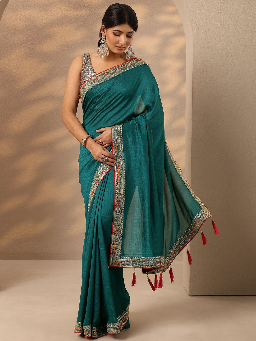 Teal Solid Silk Blend Saree With Unstitched Blouse Piece