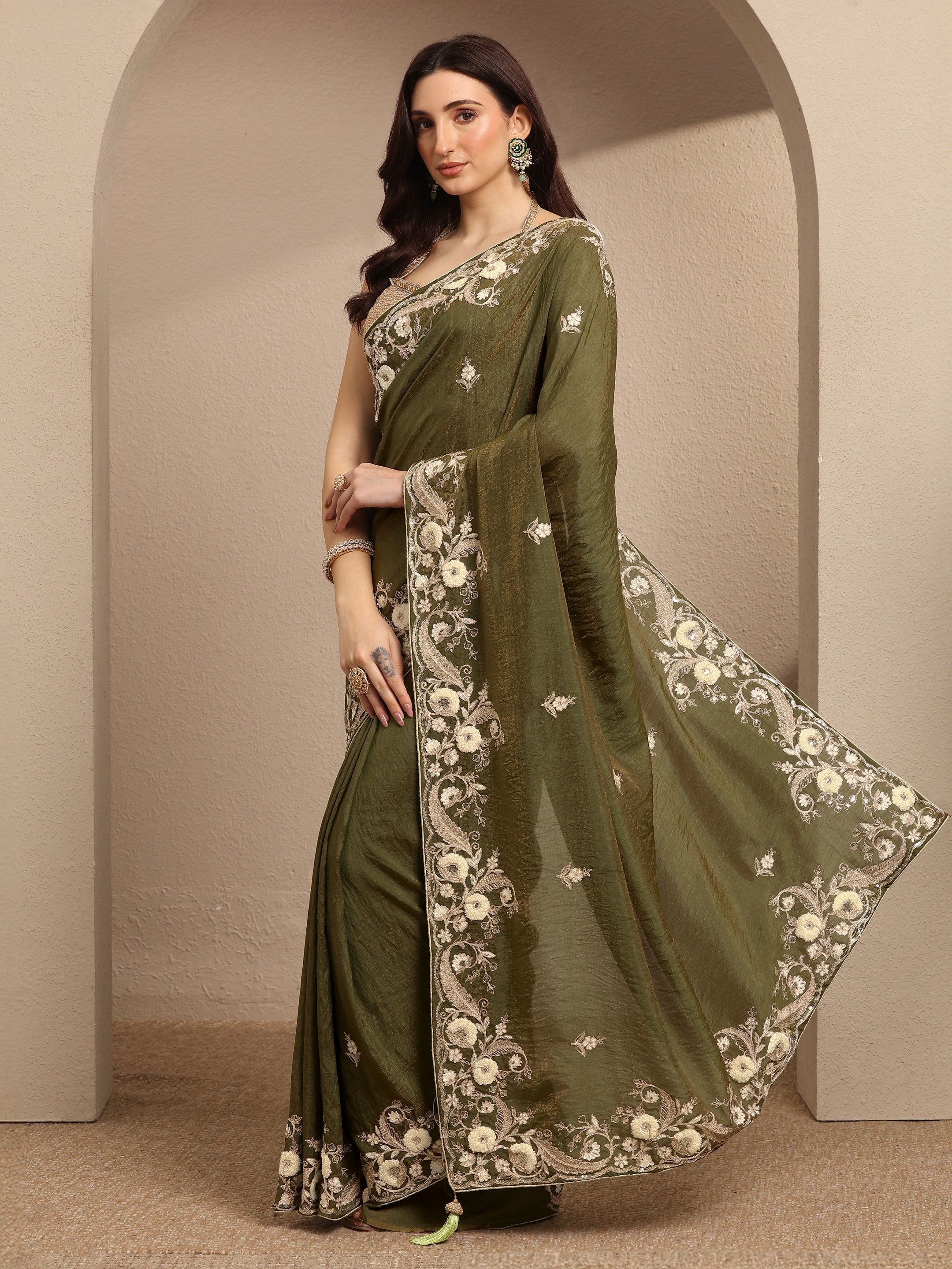 libas Green Embroidered Silk Blend Saree With Unstitched Blouse Piece-picture-17
