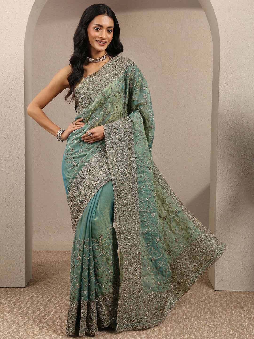 Green Embroidered Organza Saree With Unstitched Blouse Piece