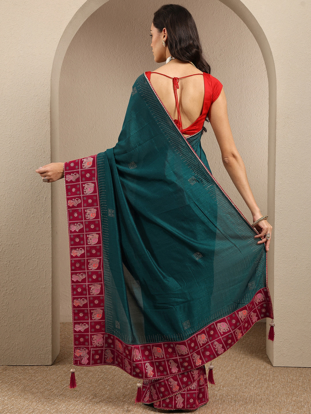  Green Embellished Silk Blend Saree With Unstitched Blouse Piece 