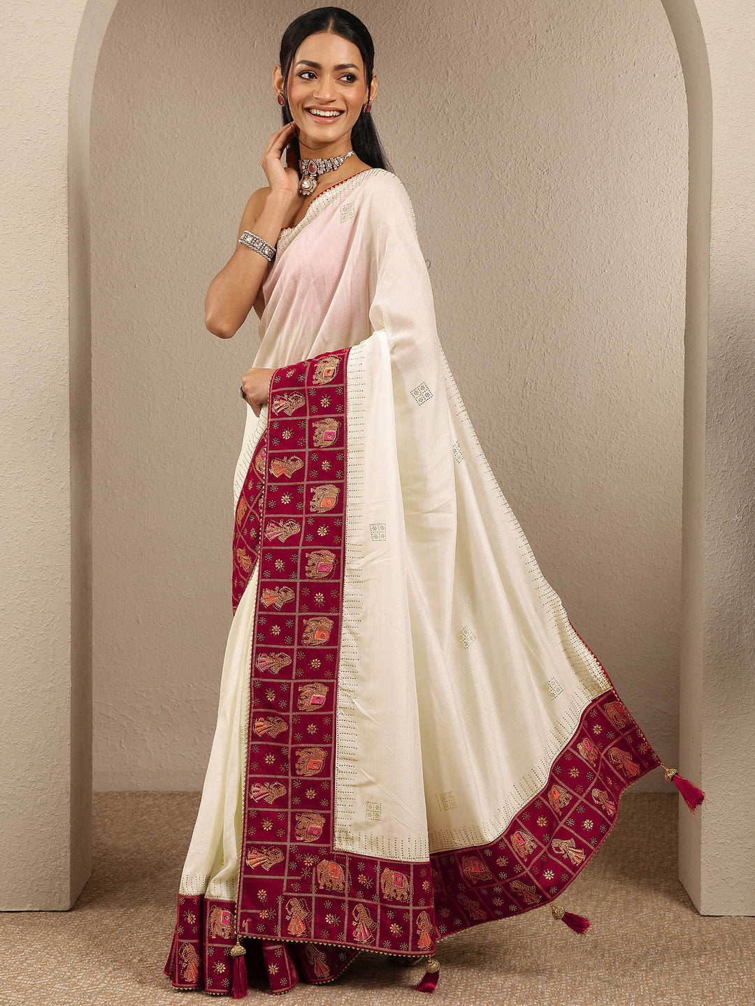  Off White Embellished Silk Blend Saree With Unstitched Blouse Piece 