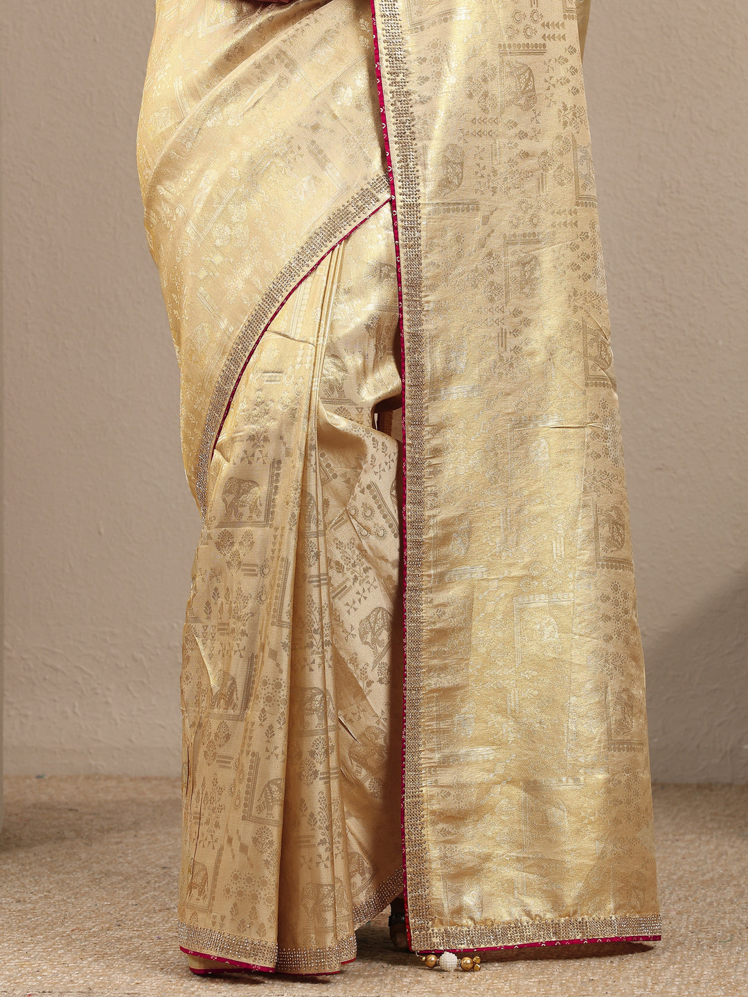  Gold Woven Design Banarsi Silk Blend Saree With Unstitched Blouse Piece 