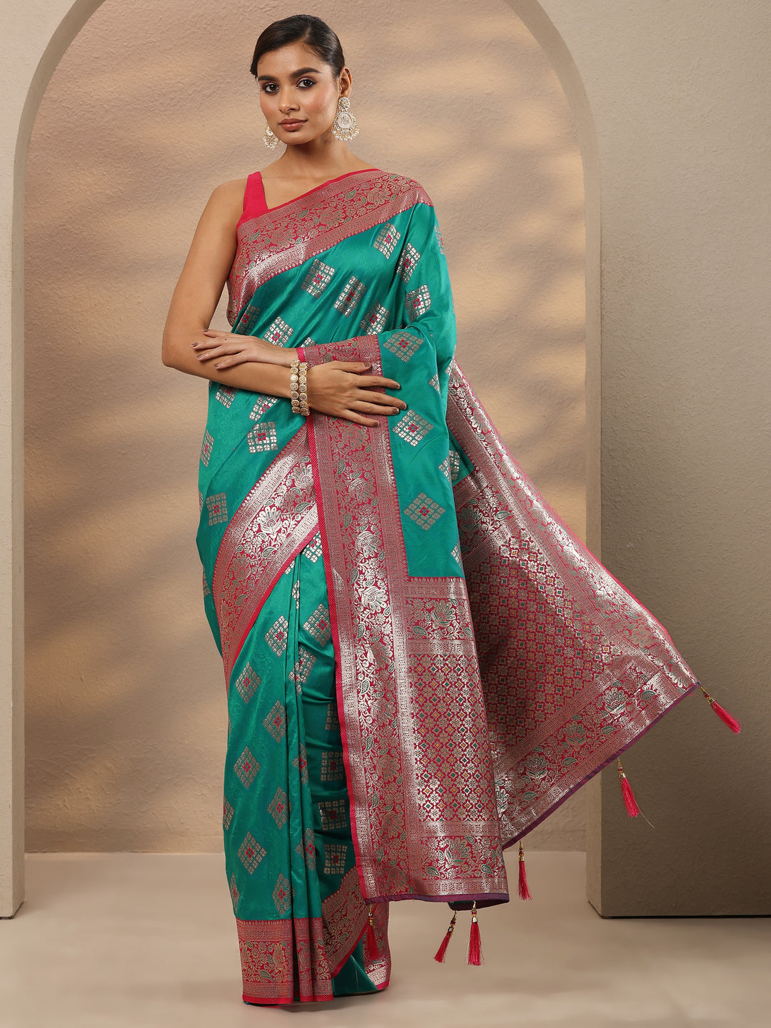  Green Geometric Woven Design Silk Blend Saree With Unstitched Blouse Piece 