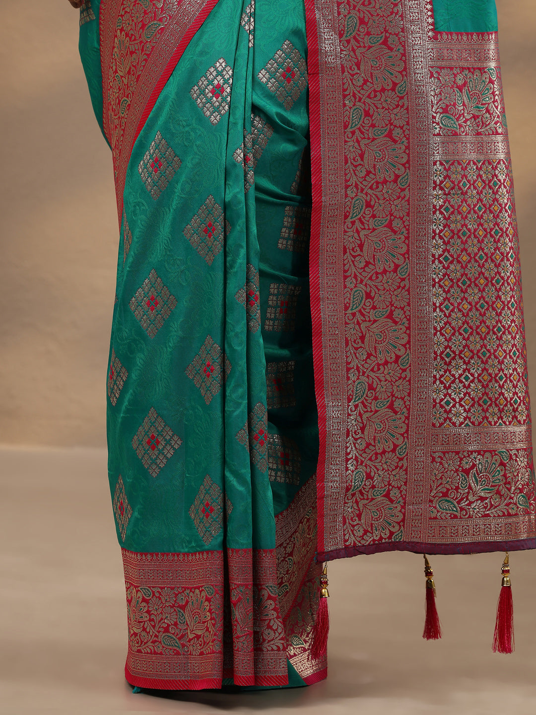  Green Geometric Woven Design Silk Blend Saree With Unstitched Blouse Piece 