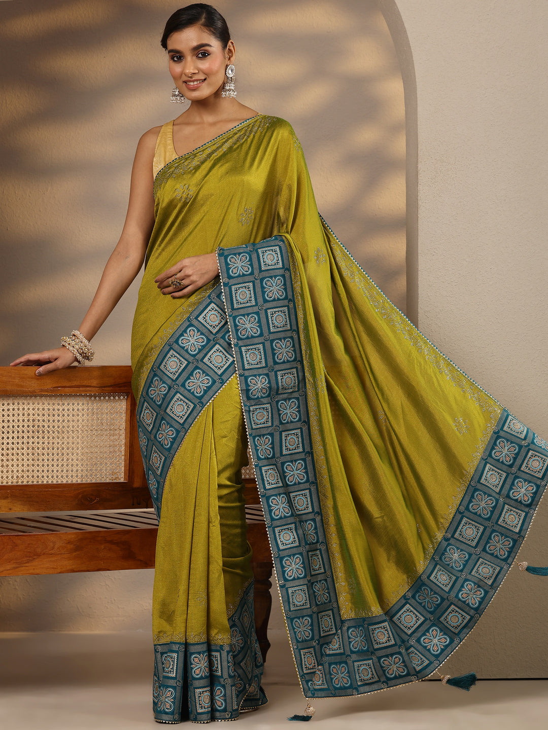  Green Embellished Silk Blend Saree With Unstitched Blouse Piece 