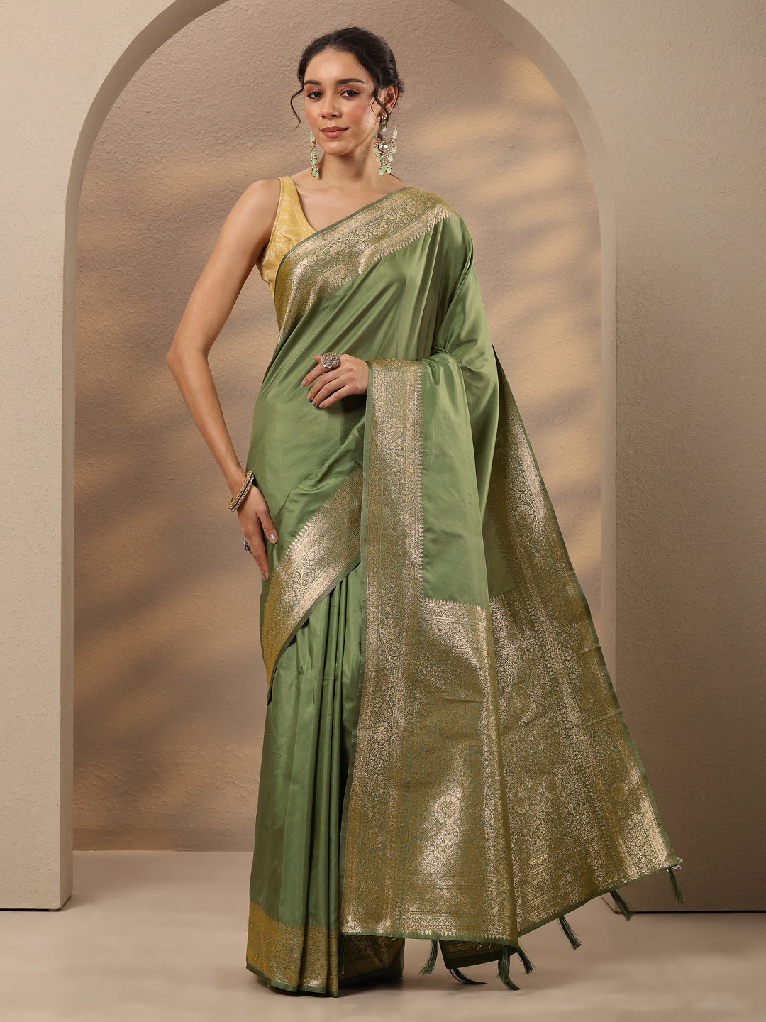  Green Solid Silk Blend Saree With Unstitched Blouse Piece 