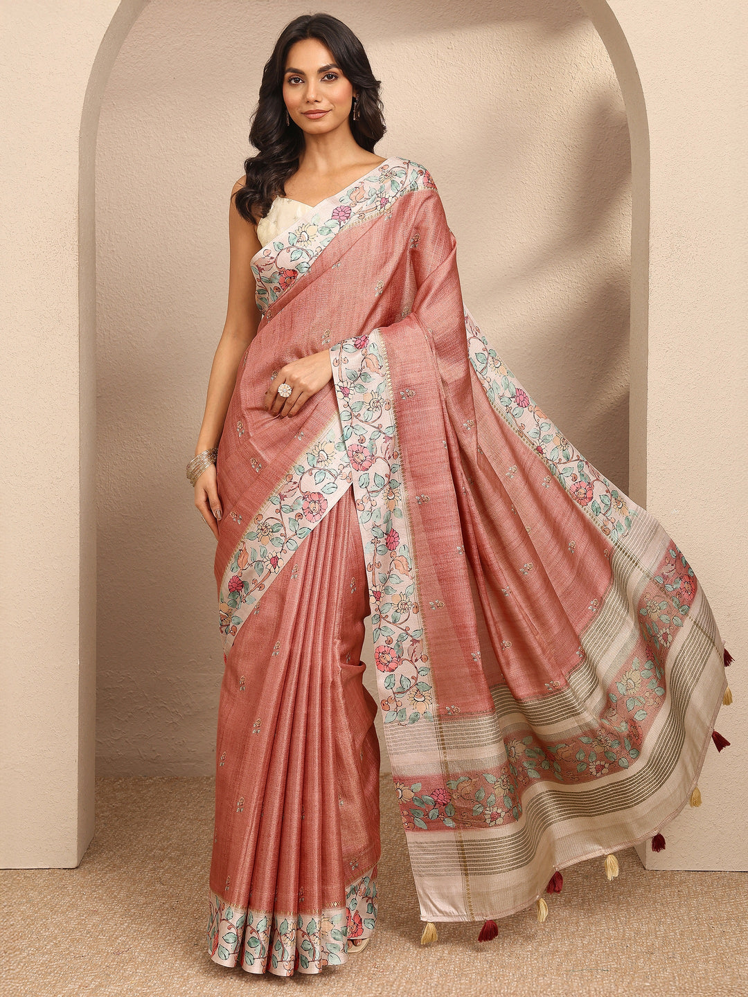 Peach Printed Silk Blend Saree With Unstitched Blouse Piece