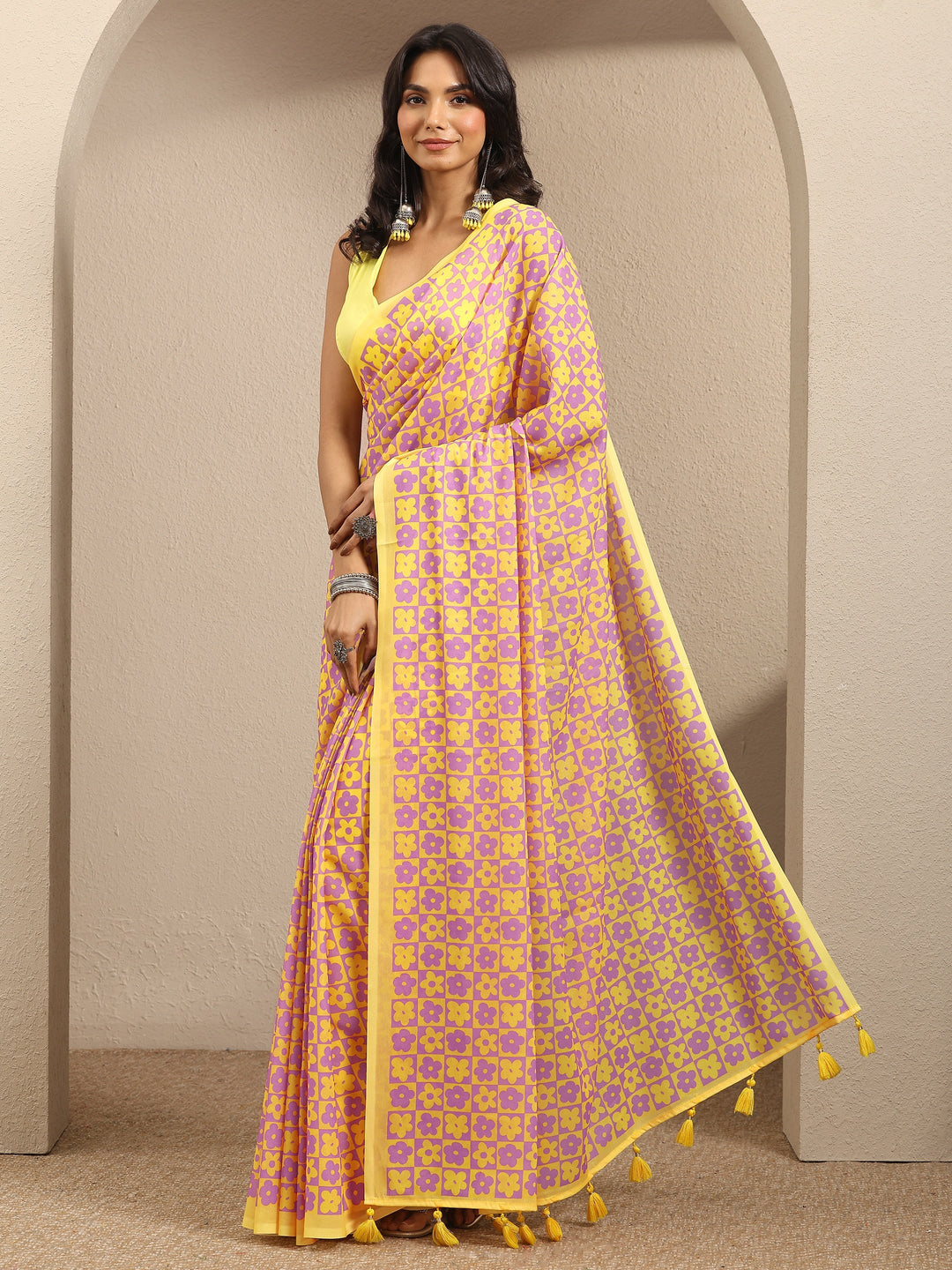  Yellow Printed Georgette Saree With Unstitched Blouse Piece 