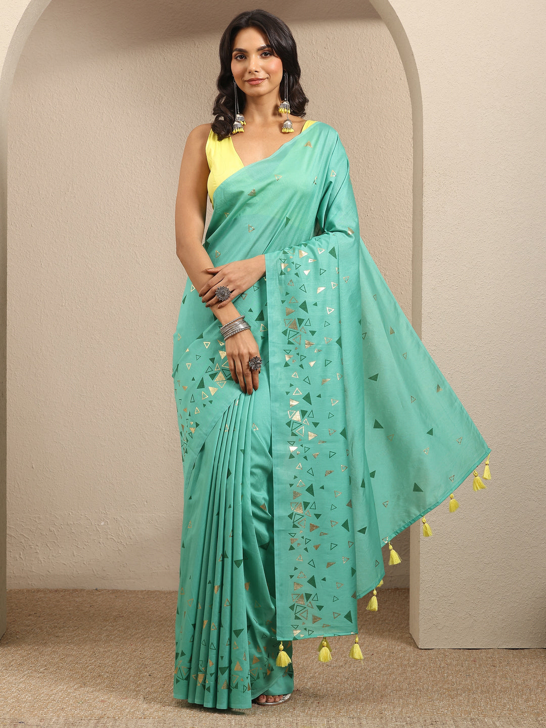  Green Geometric Printed Cotton Blend Saree With Unstitched Blouse Piece 