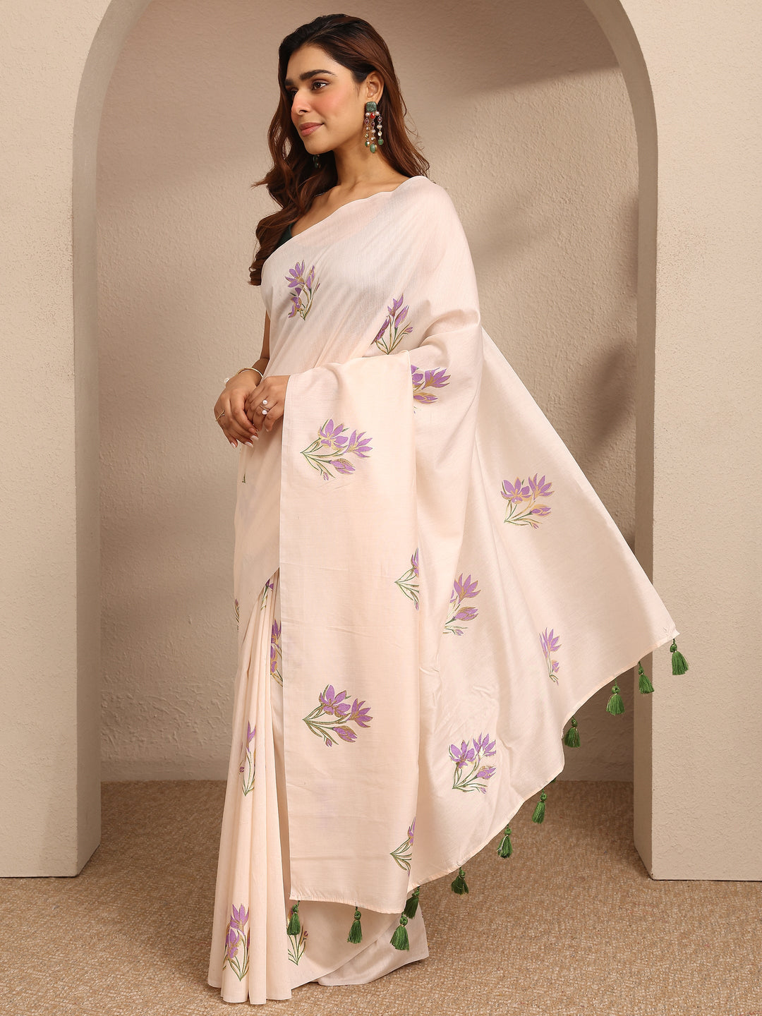  Off White Printed Cotton Blend Saree With Unstitched Blouse Piece 