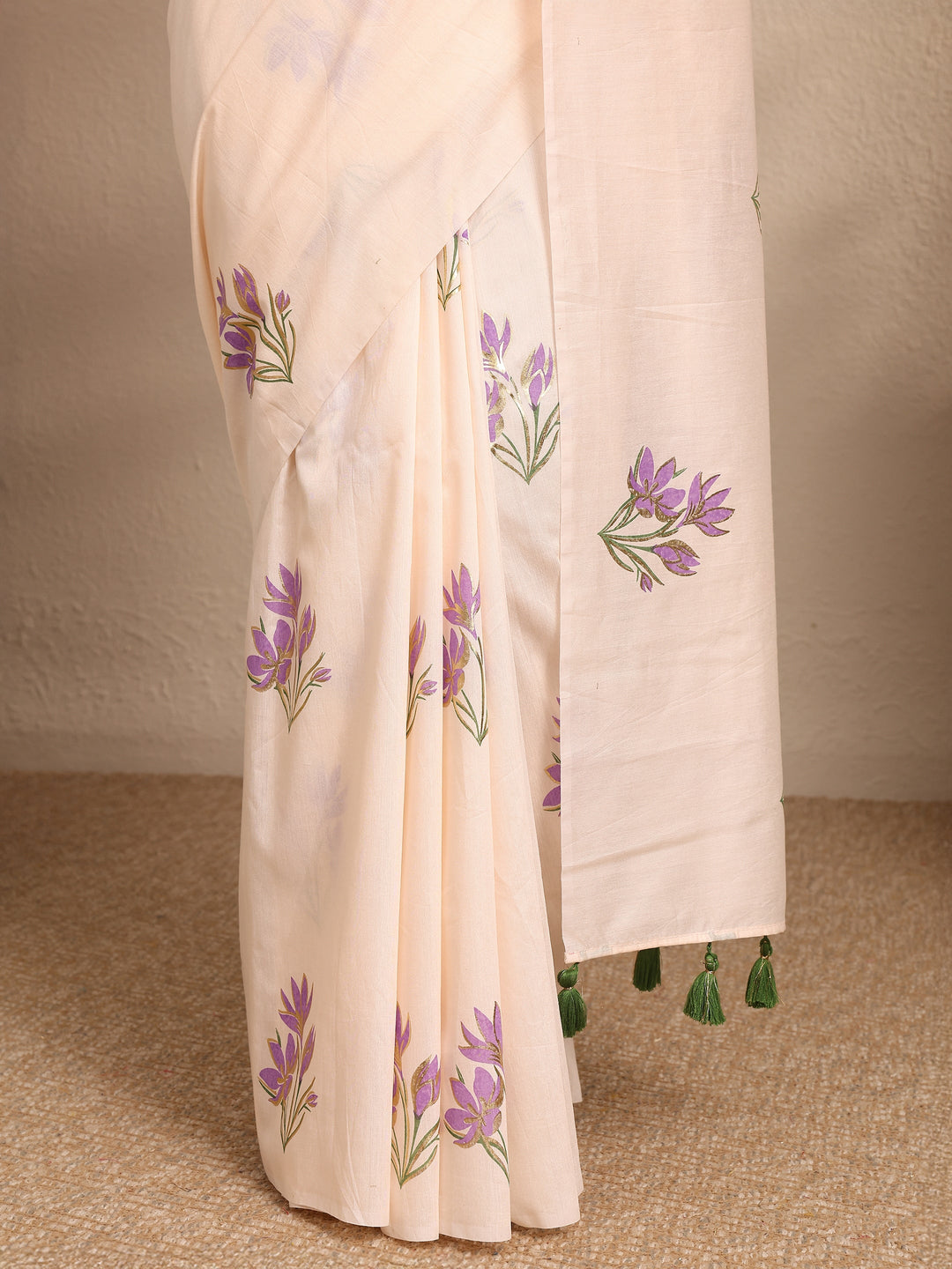  Off White Printed Cotton Blend Saree With Unstitched Blouse Piece 