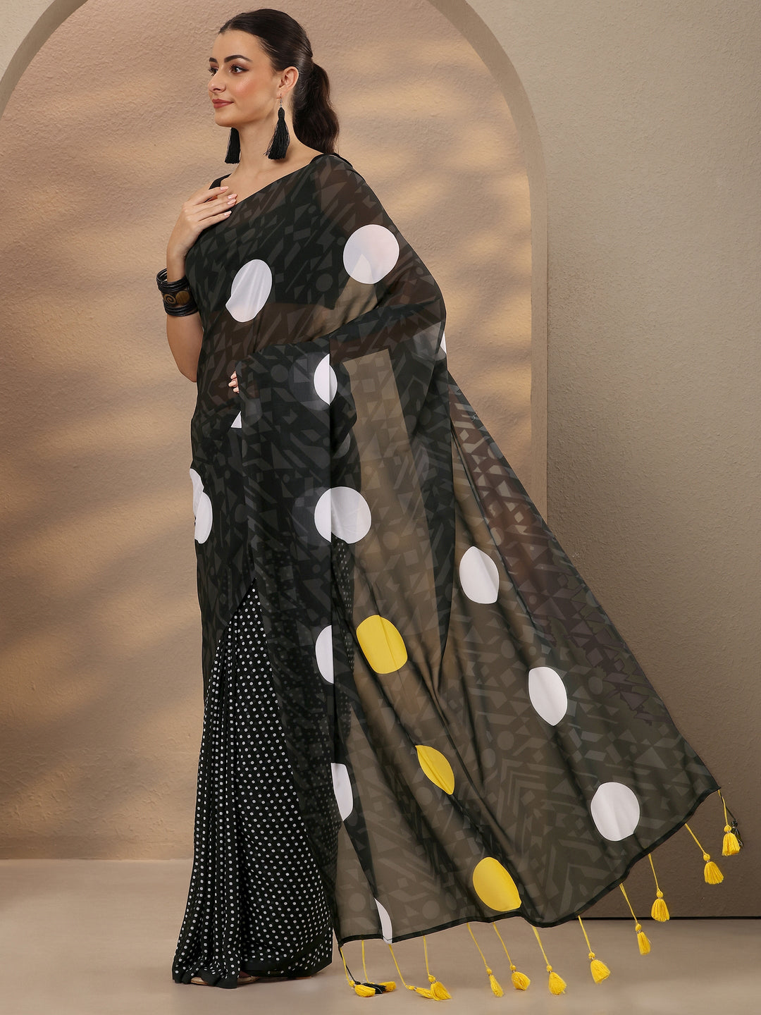  Black Geometric Printed Georgette Saree With Unstitched Blouse Piece 