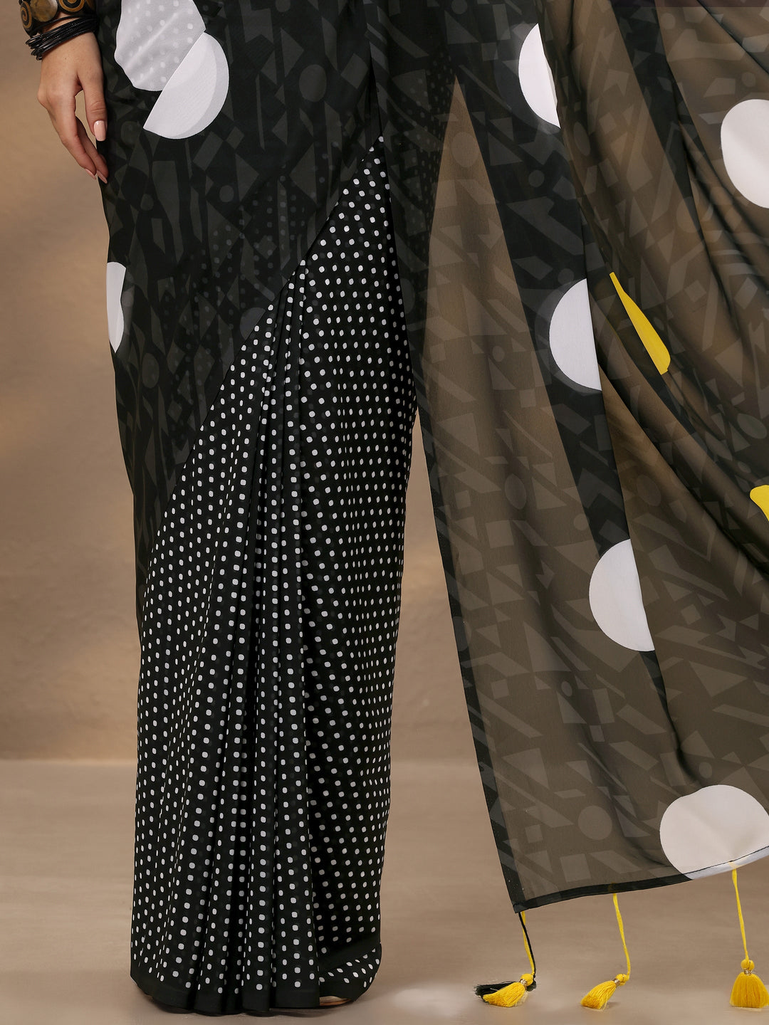  Black Geometric Printed Georgette Saree With Unstitched Blouse Piece 