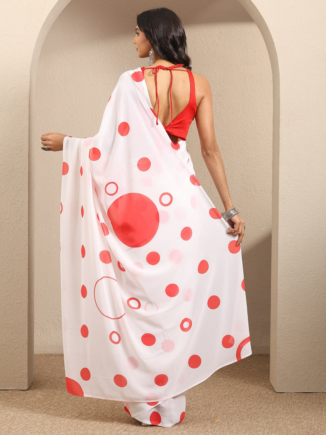  Off White Geometric Printed Georgette Saree With Unstitched Blouse Piece 