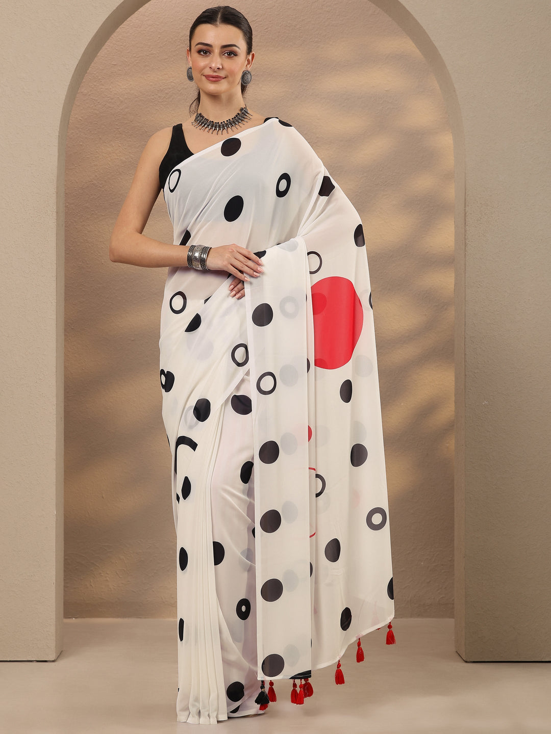  Off White Geometric Printed Georgette Saree With Unstitched Blouse Piece 