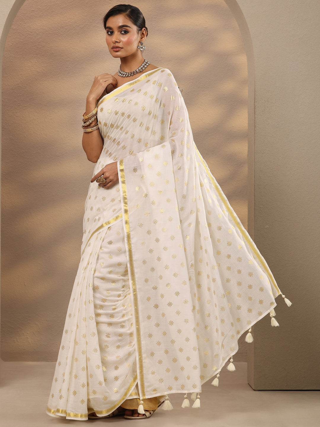  Off White Printed Cotton Blend Saree With Unstitched Blouse Piece 