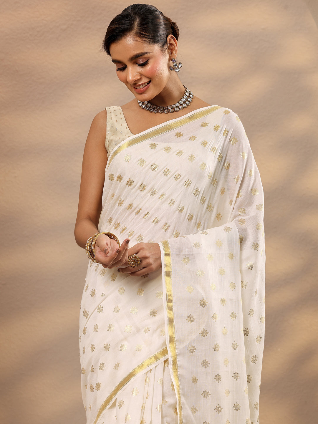 Off White Printed Cotton Blend Saree With Unstitched Blouse Piece 