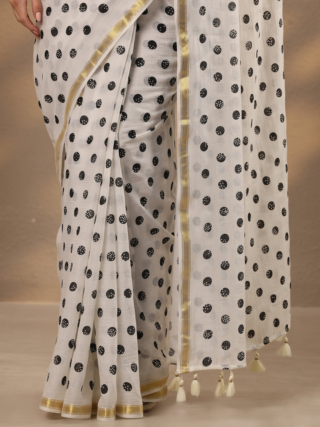  Off White Geometric Printed Cotton Blend Saree With Unstitched Blouse Piece 