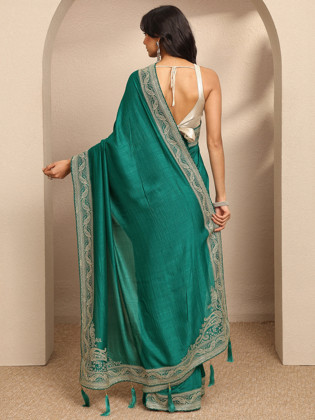  Green Solid Georgette Saree With Unstitched Blouse Piece 