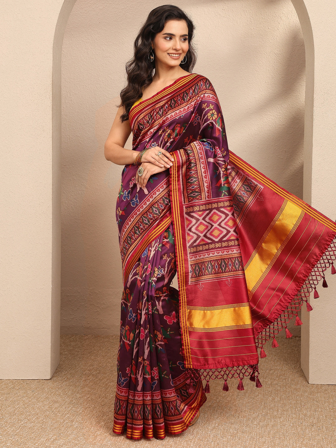 Purple Printed Silk Blend Saree With Unstitched Blouse Piece